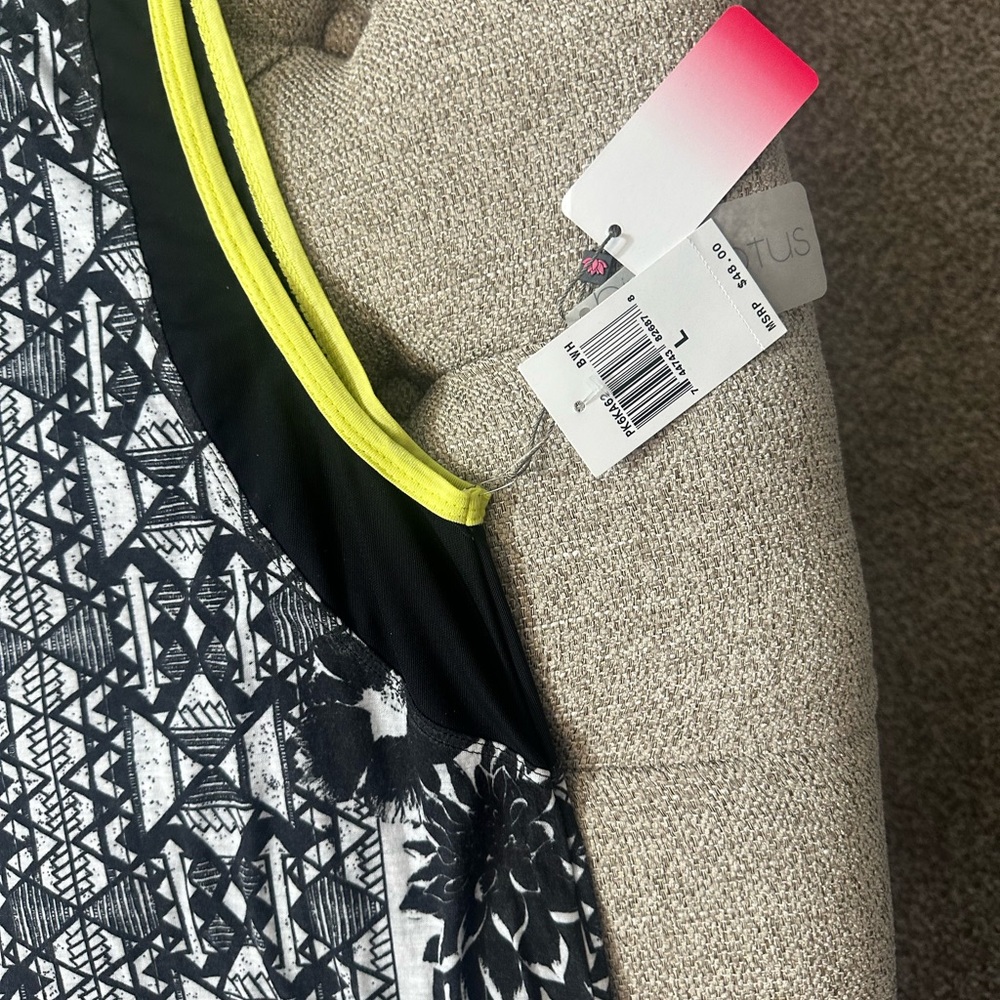 Abstract Print‎ Tank Top - Picture 6 of 9